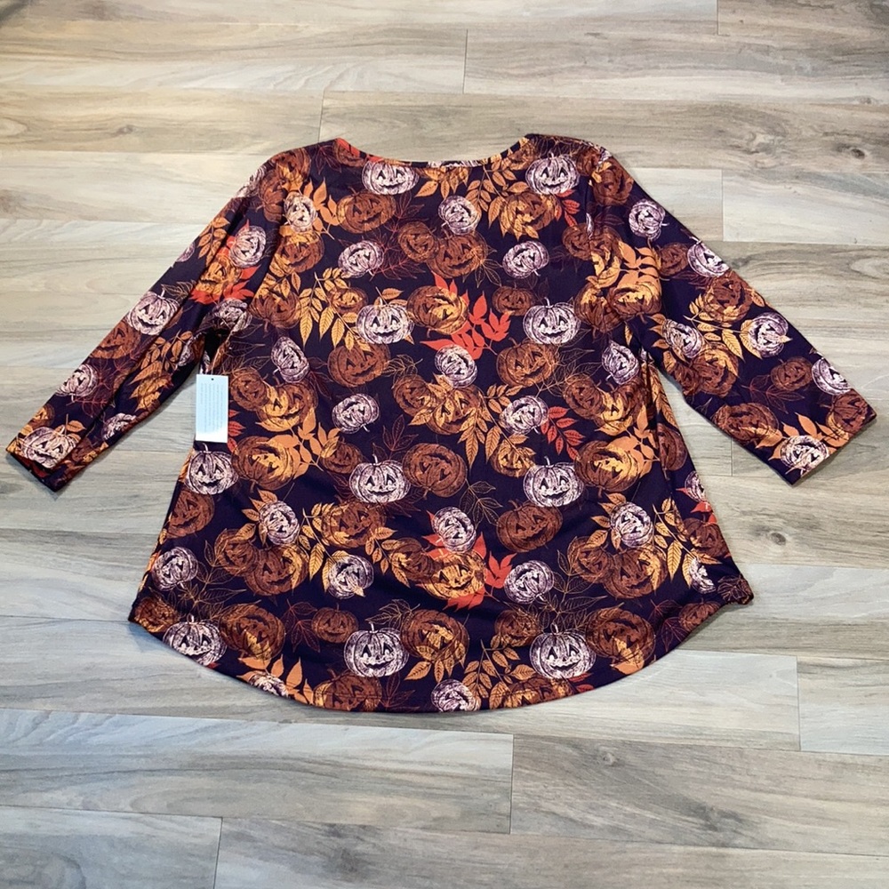 💜$10ifbundle3 one world fall themed print lightweight top size 1X or 3X - Picture 12 of 16